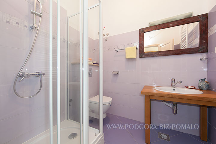 apartments Pomalo, Podgora - bathroom